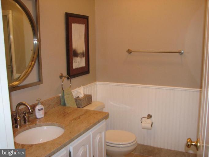 9805 Spring Ridge Lane Vienna, VA 22182 - Photo 24 of 28 Bath #2