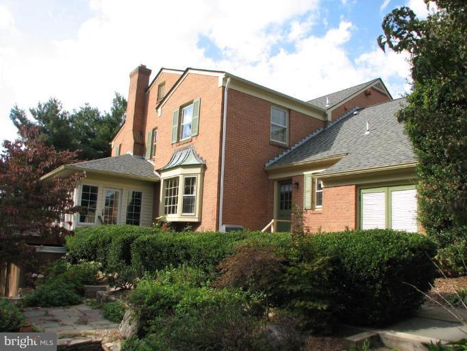 9805 Spring Ridge Lane Vienna, VA 22182 - Photo 28 of 28 Exterior (Rear)