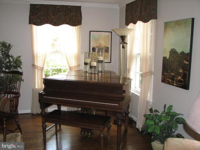 9805 Spring Ridge Lane Vienna, VA 22182 - Photo 9 of 28 Living Room #2