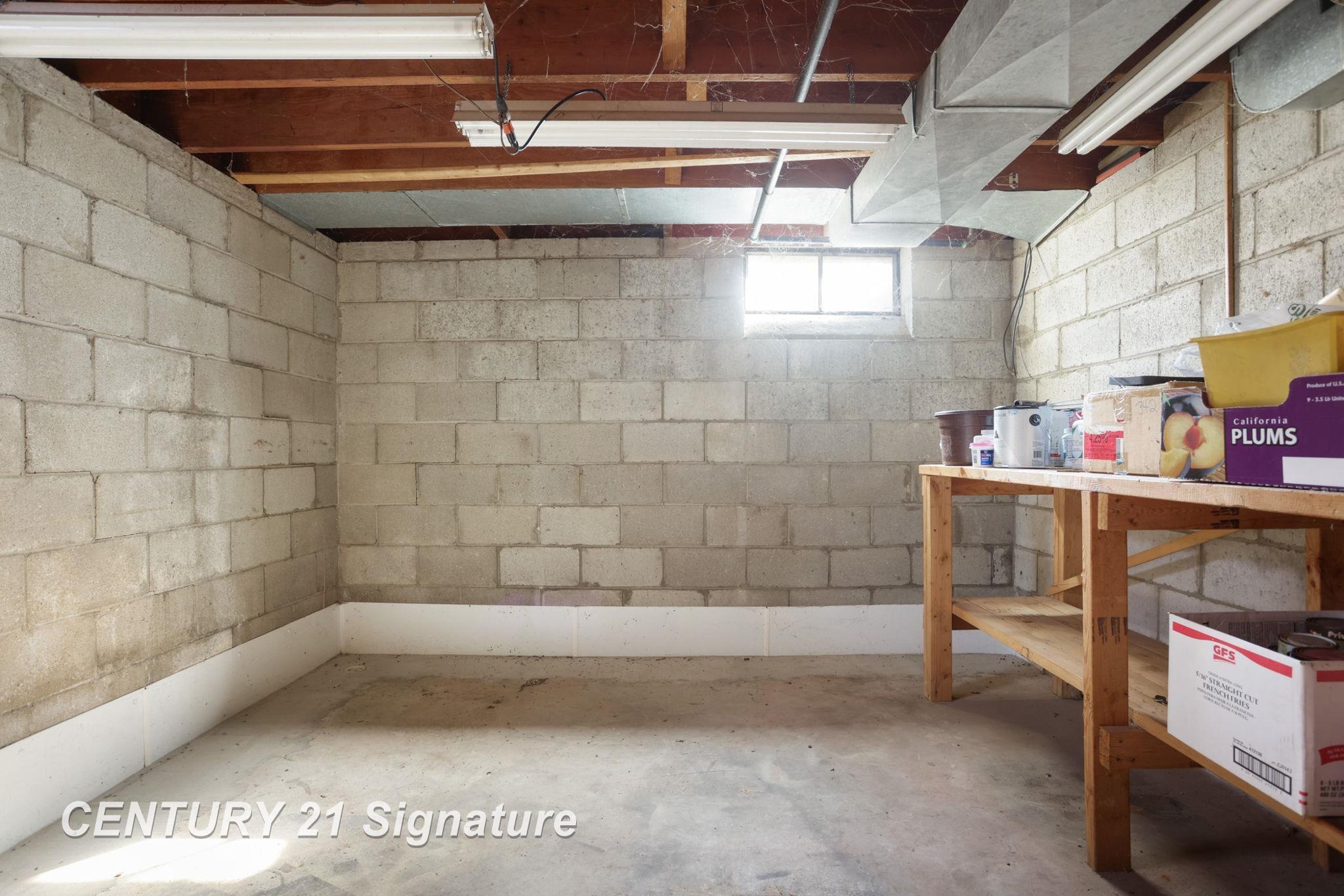 4334 Shattuck Road Saginaw, MI 48603 - Photo 30 of 40 50137531-af42e3f2-af59-476d-b56d-9db148e62f0f.JPG