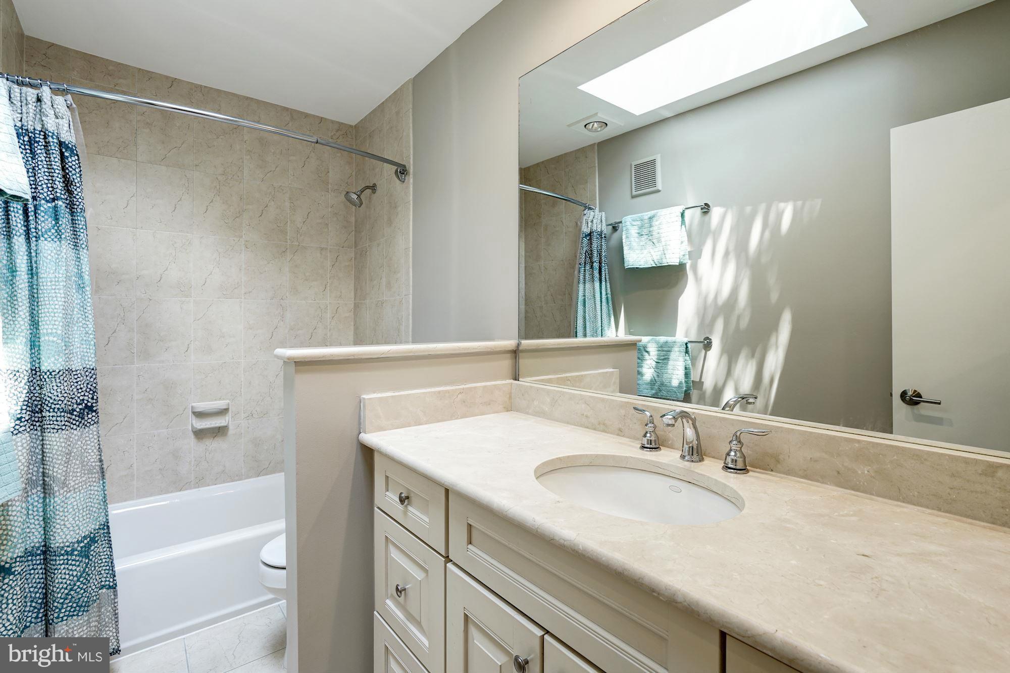 11517 Maple Ridge Road Reston, VA 20190 - Photo 22 of 30 Bath