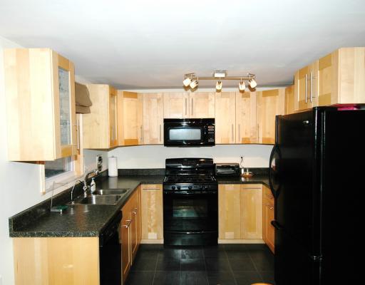 Kitchen. New maple fully equiped kitchen.