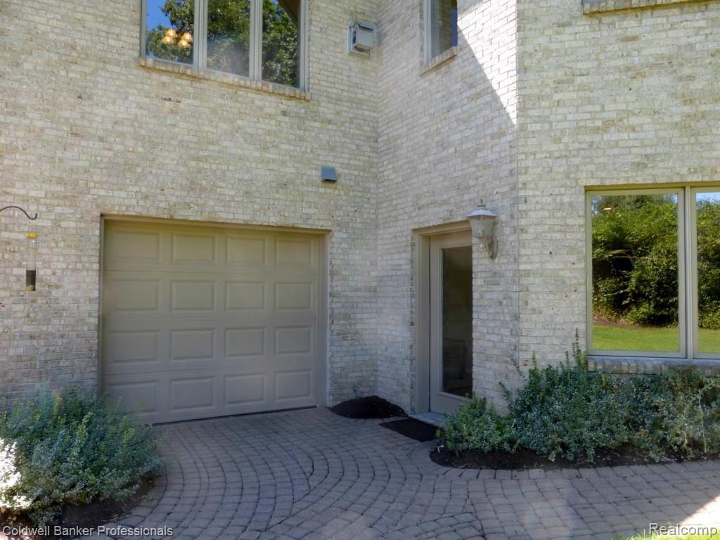 6928 Oakhurst Ridge Road Clarkston, MI 48348 - Photo 40 of 42 P1040370.jpg