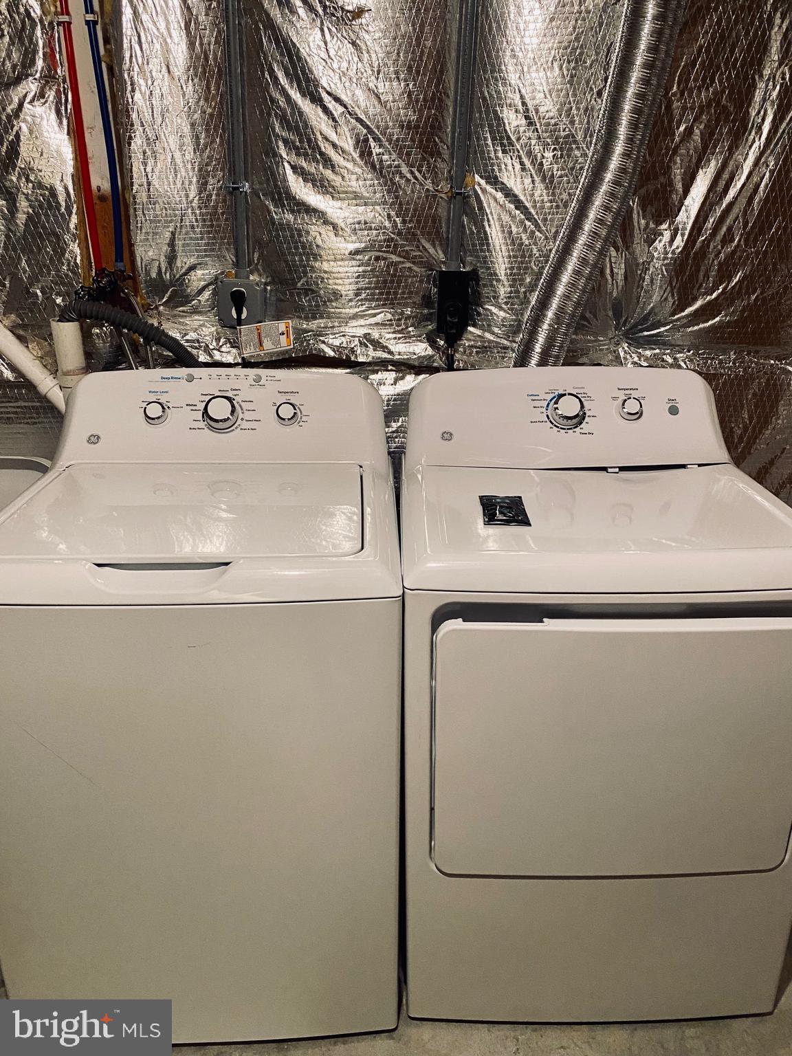 7266 Procopio Circle Columbia, MD 21046 - Photo 14 of 18 a utility room with dryer and washer