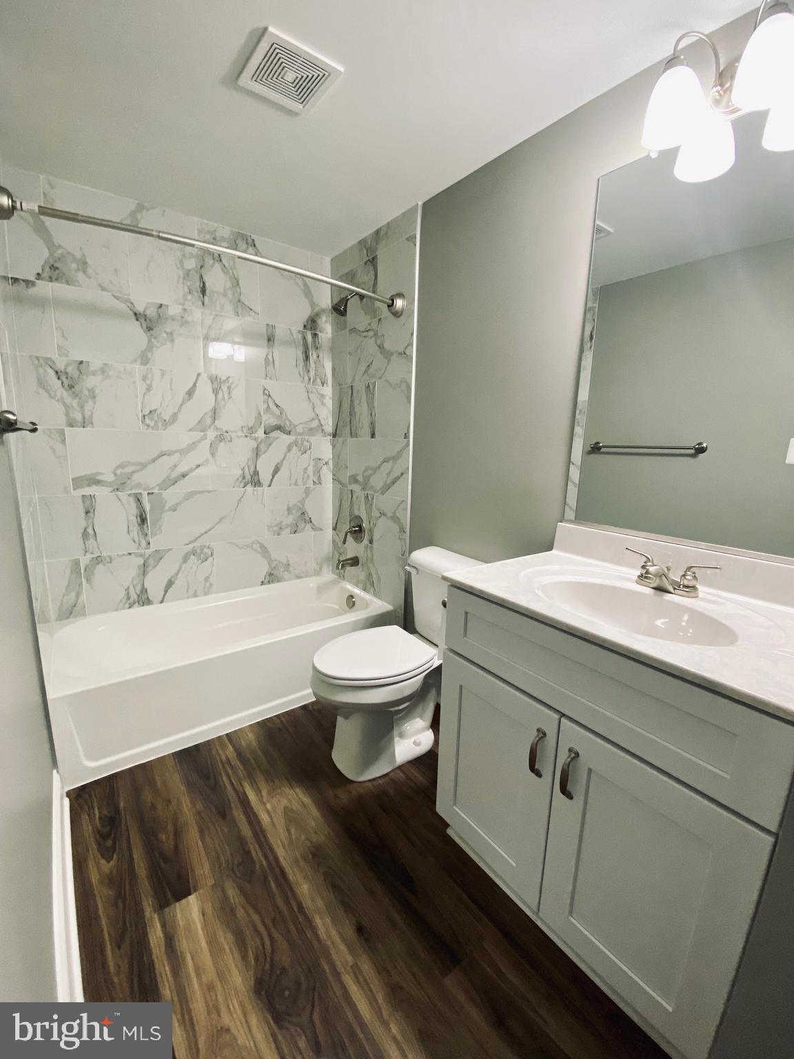 7266 Procopio Circle Columbia, MD 21046 - Photo 8 of 18 a bathroom with a sink a toilet and a bathtub