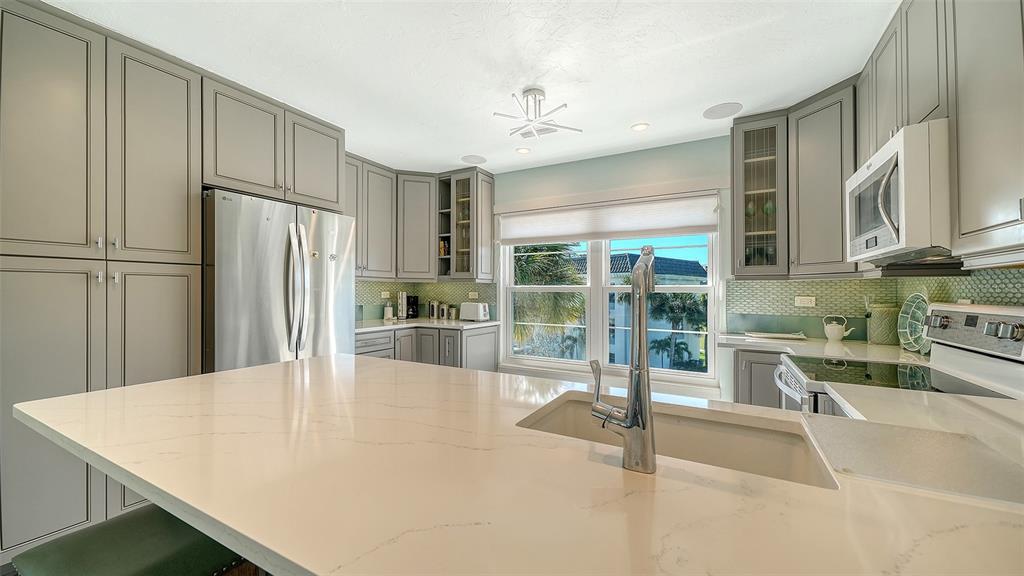4440 Exeter Drive, Unit 301 Longboat Key, FL 34228 - Photo 9 of 72
