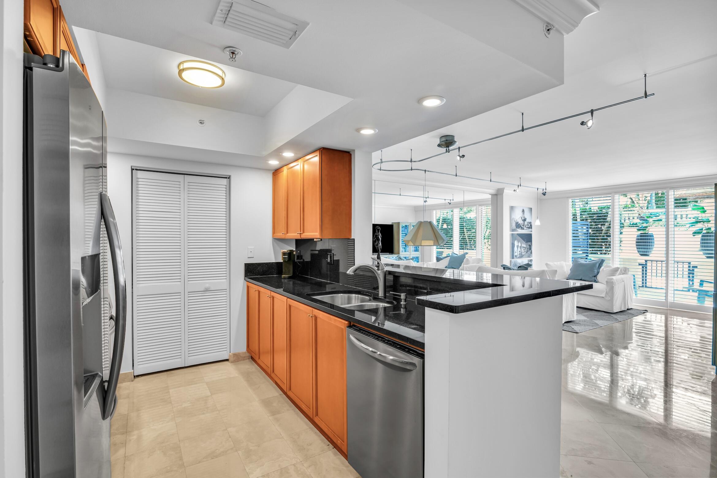 99 Southeast Mizner Boulevard, Unit 612 Boca Raton, FL 33432 - Photo 12 of 49 Palmetto Place 99 SE Mizner Blvd, 612, B