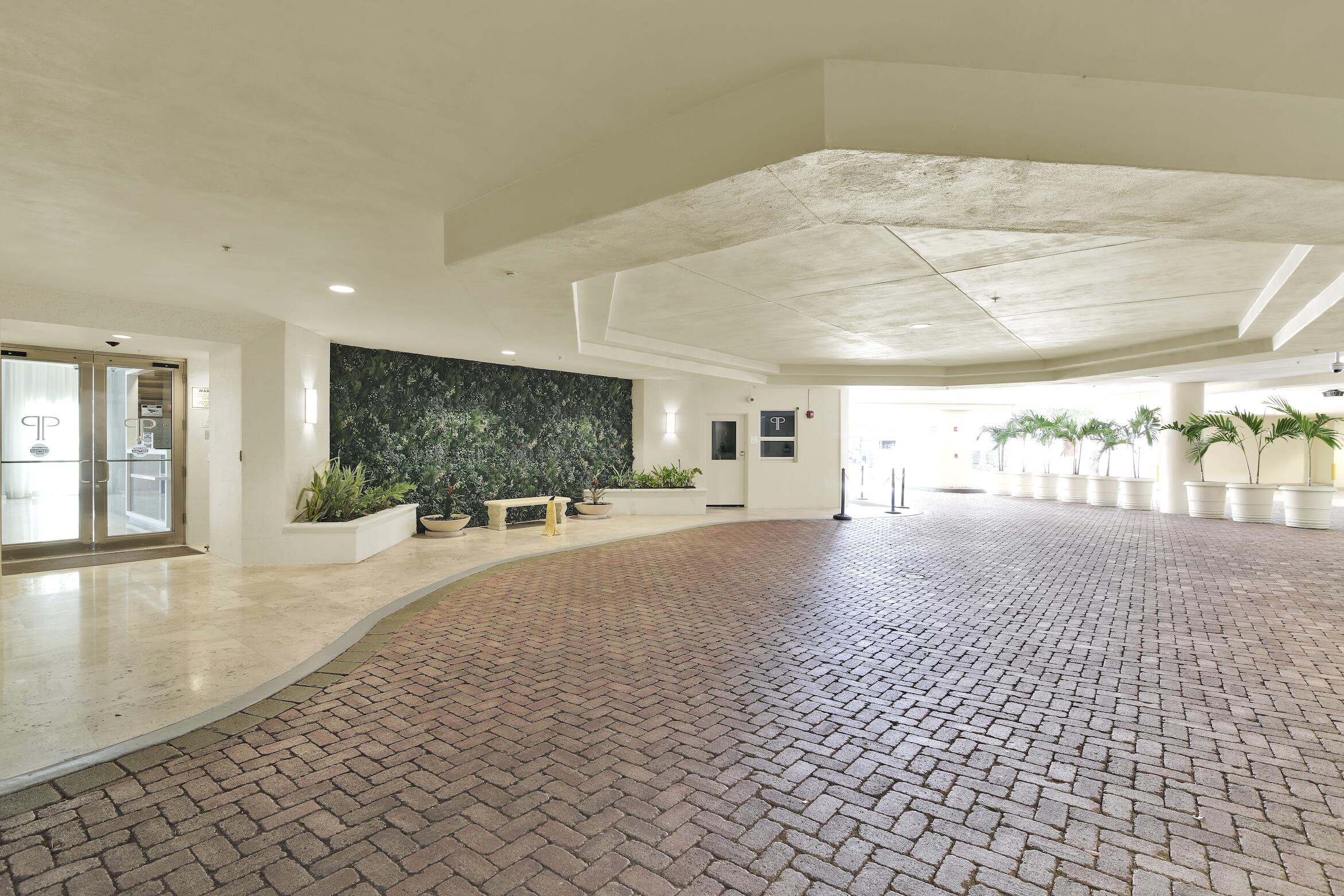 99 Southeast Mizner Boulevard, Unit 612 Boca Raton, FL 33432 - Photo 32 of 49 Valet Parking