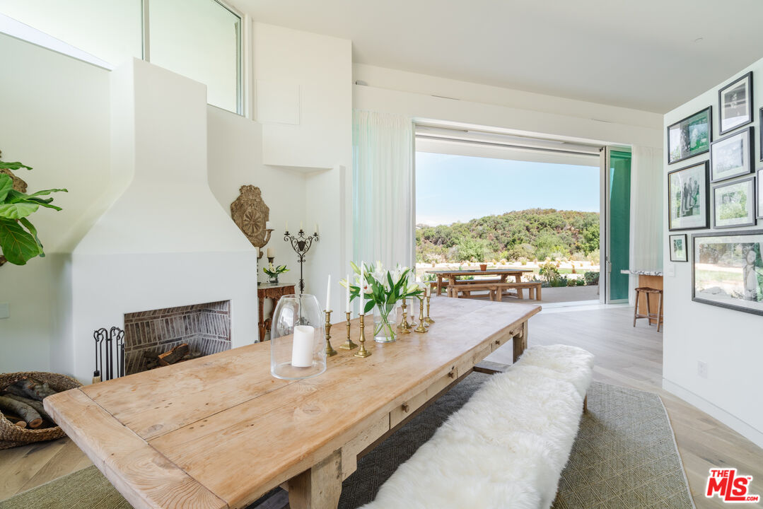 1750 Will Geer Road Topanga, CA 90290 - Photo 12 of 49 a dining room with table and chairs