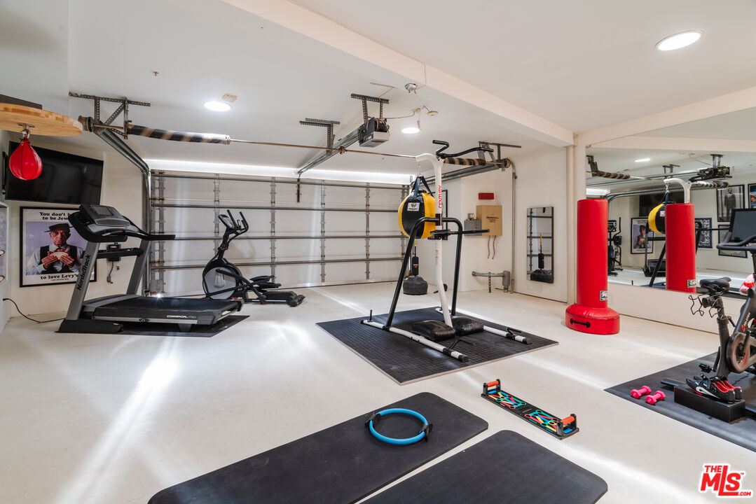 1750 Will Geer Road Topanga, CA 90290 - Photo 41 of 49 a view of a room with gym equipment