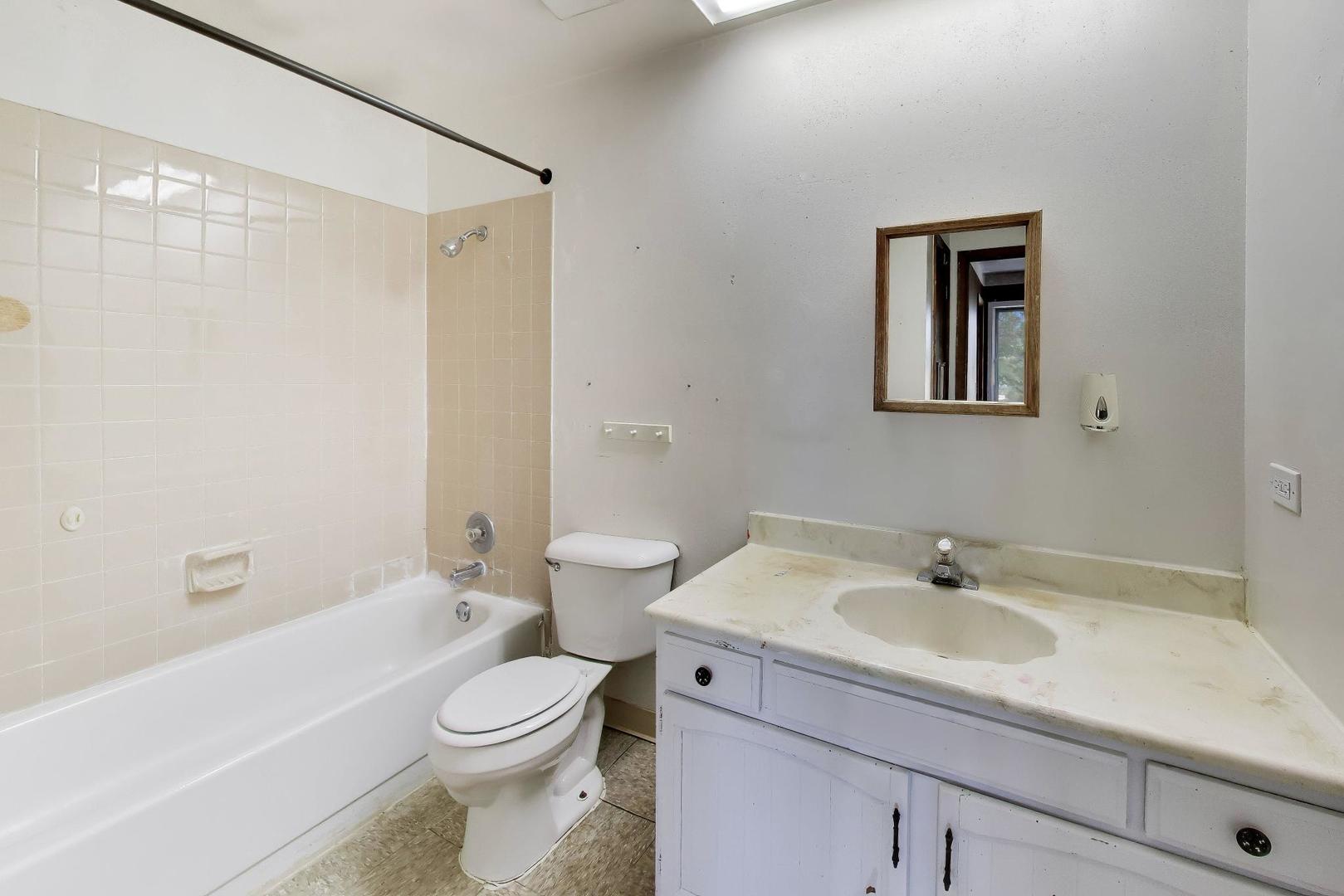 26371 North Diamond Lake Road Mundelein, IL 60060 - Photo 22 of 32