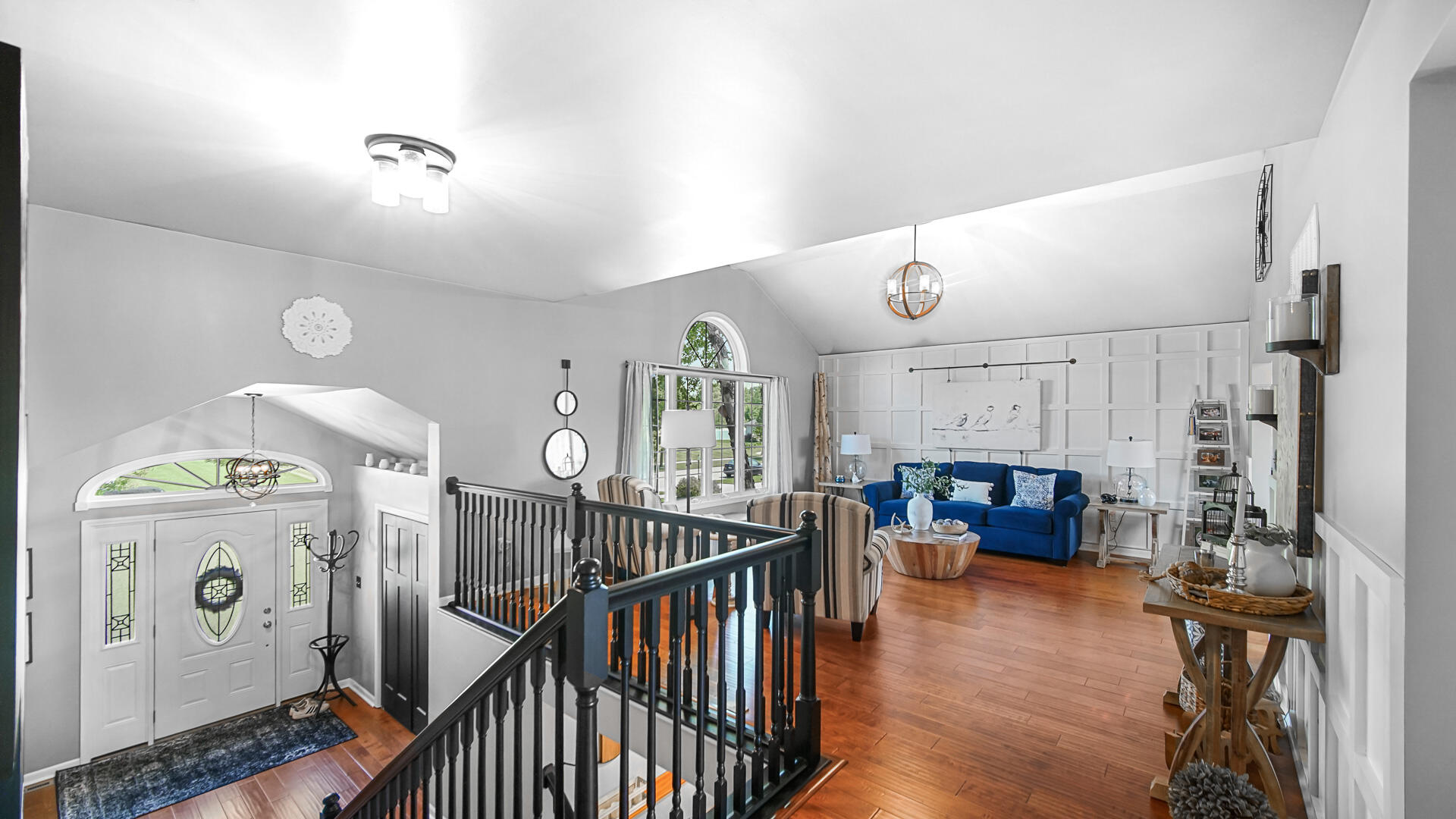 7313 West 91st Place Crown Point, IN 46307 - Photo 5 of 28 a view of living room and kitchen