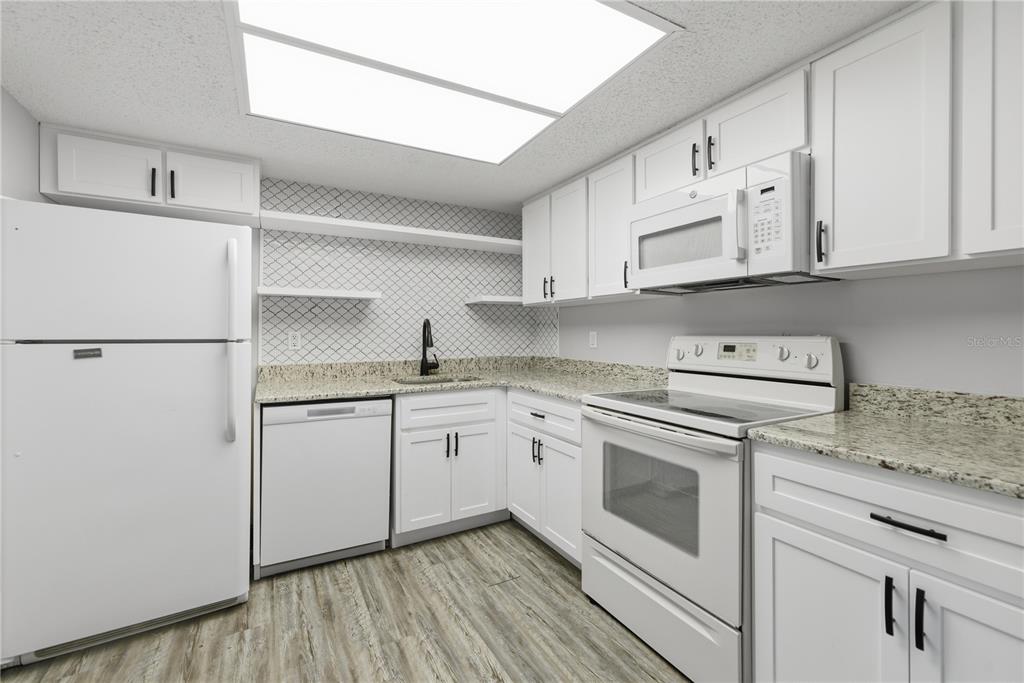 574 Fairways Circle, Unit B Ocala, FL 34472 - Photo 6 of 33