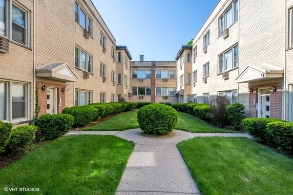 $2,000 | 2003 West Touhy Avenue, Unit 203, Chicago, IL 60645
