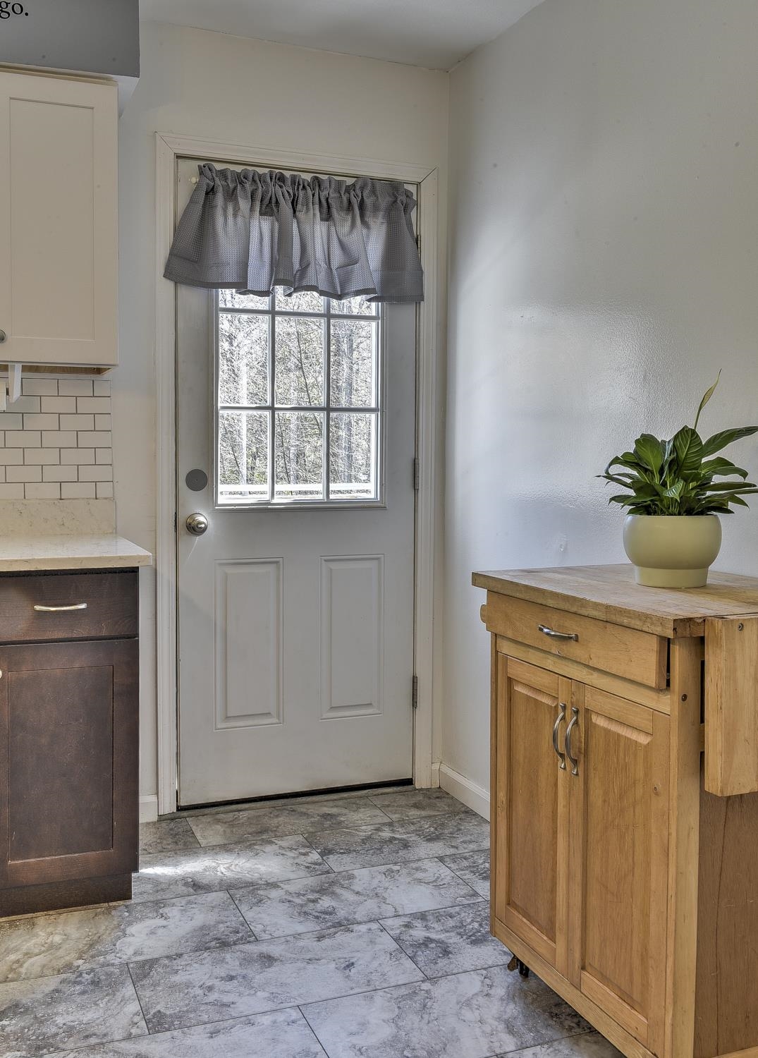 33 Buttercup Lane Antrim, NH 03440 - Photo 4 of 39