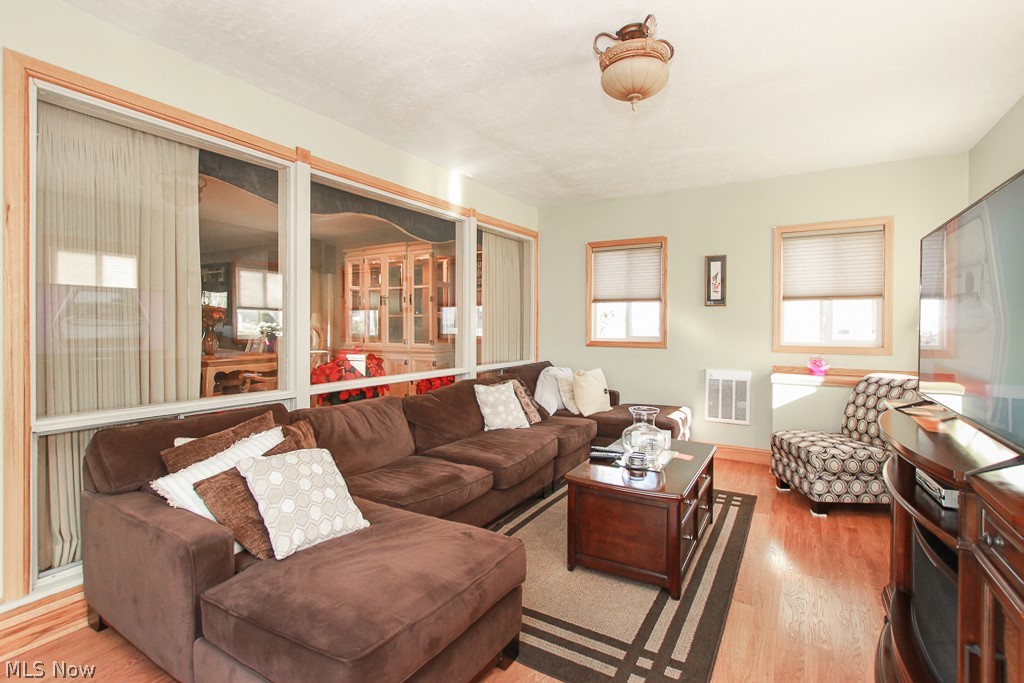 24200 Cedar Road Beachwood, OH 44122 - Photo 6 of 23 Family Room