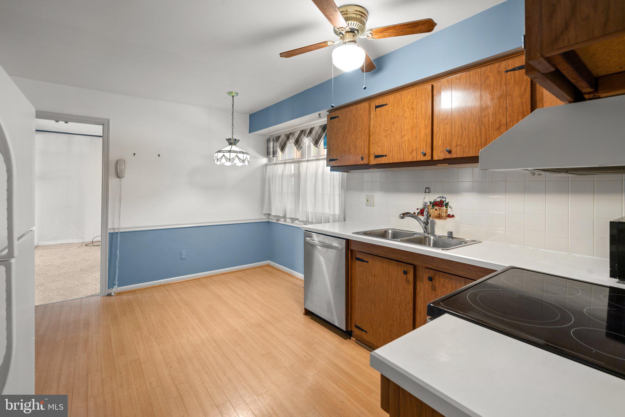 10825 Sandringham Road Cockeysville, MD 21030 - Photo 14 of 55 Kitchen with Table Space