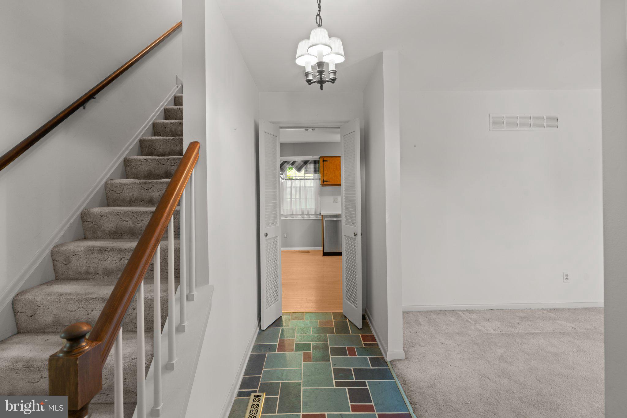 10825 Sandringham Road Cockeysville, MD 21030 - Photo 3 of 55 Foyer