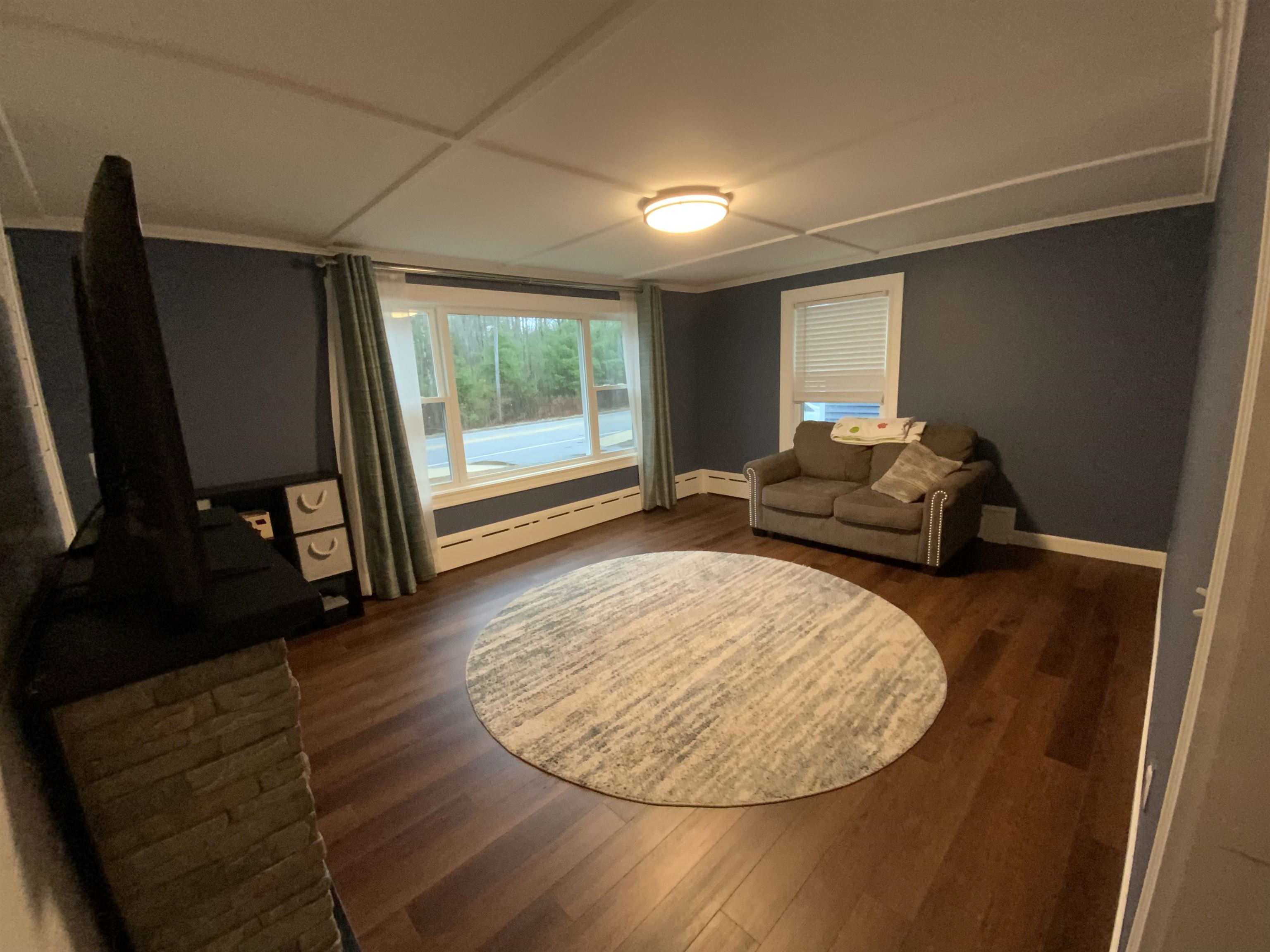 61 Chamberlain Street Rochester, NH 03867 - Photo 8 of 36