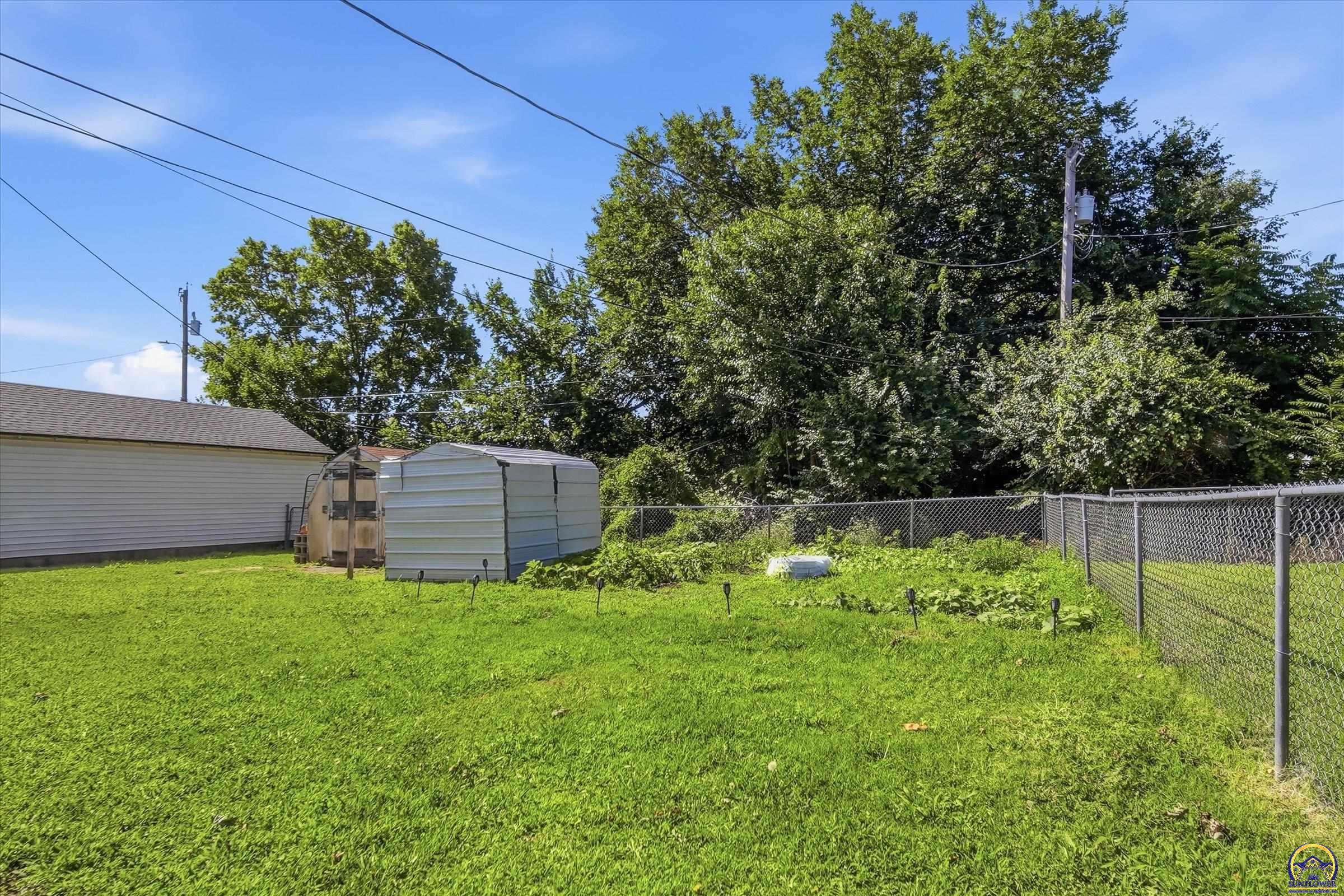 923 Southeast Wood Street Topeka, KS 66607 - Photo 21 of 23