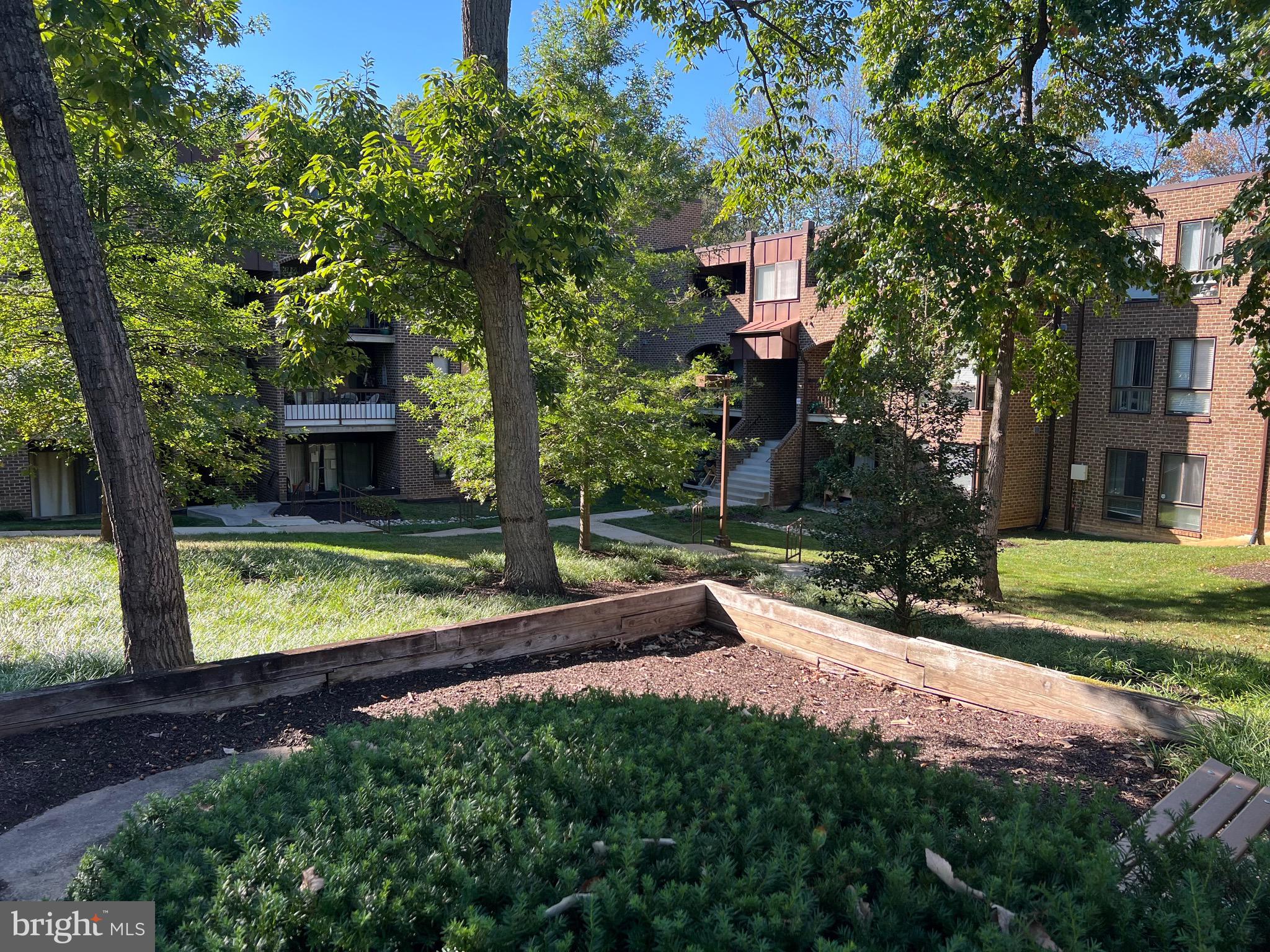 11240 Chestnut Grove Square, Unit 358 Reston, VA 20190 - Photo 29 of 31 a backyard of a house with lots of green space