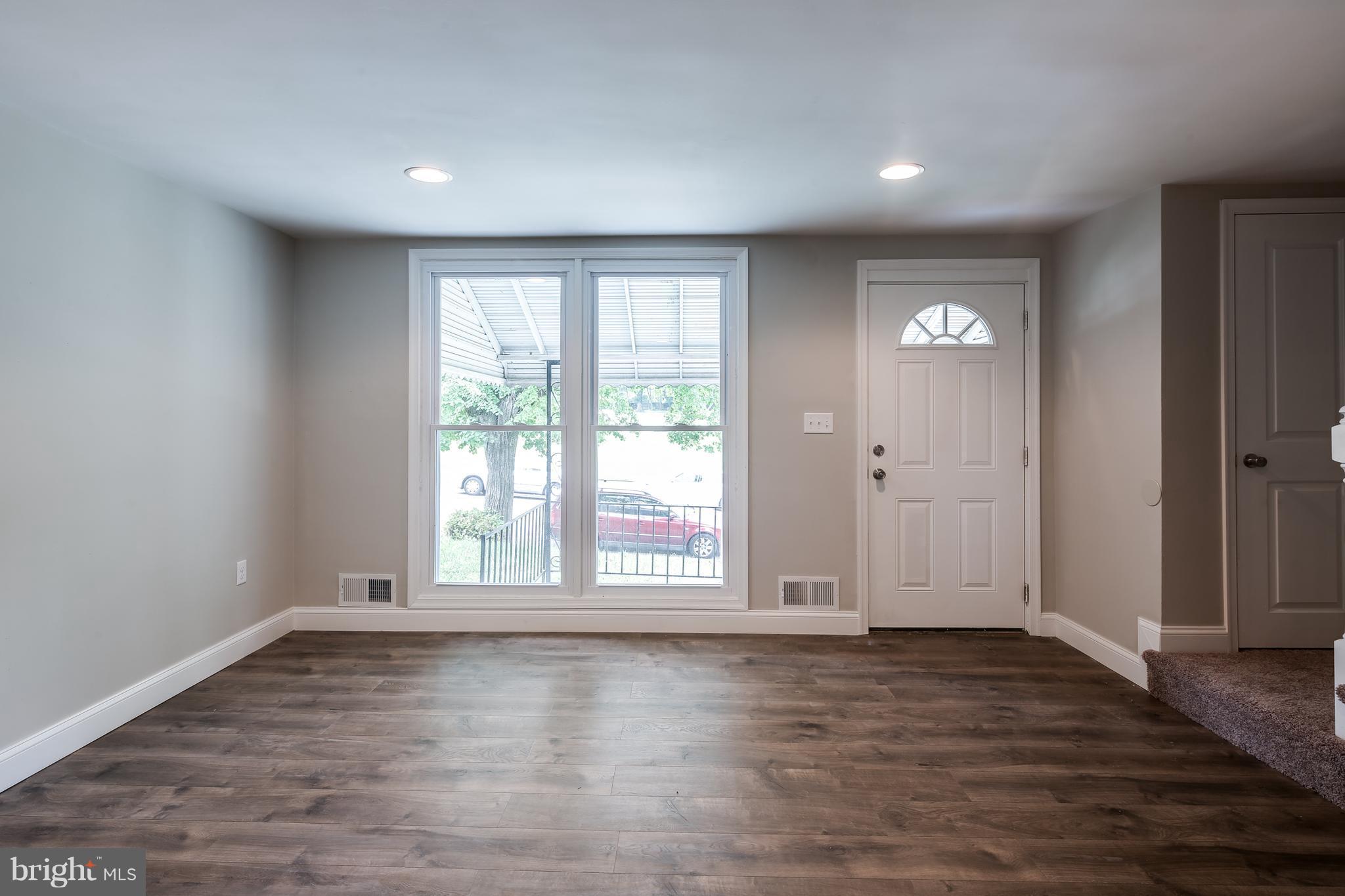5315 Lothian Road Baltimore, MD 21212 - Photo 4 of 30 Living Room