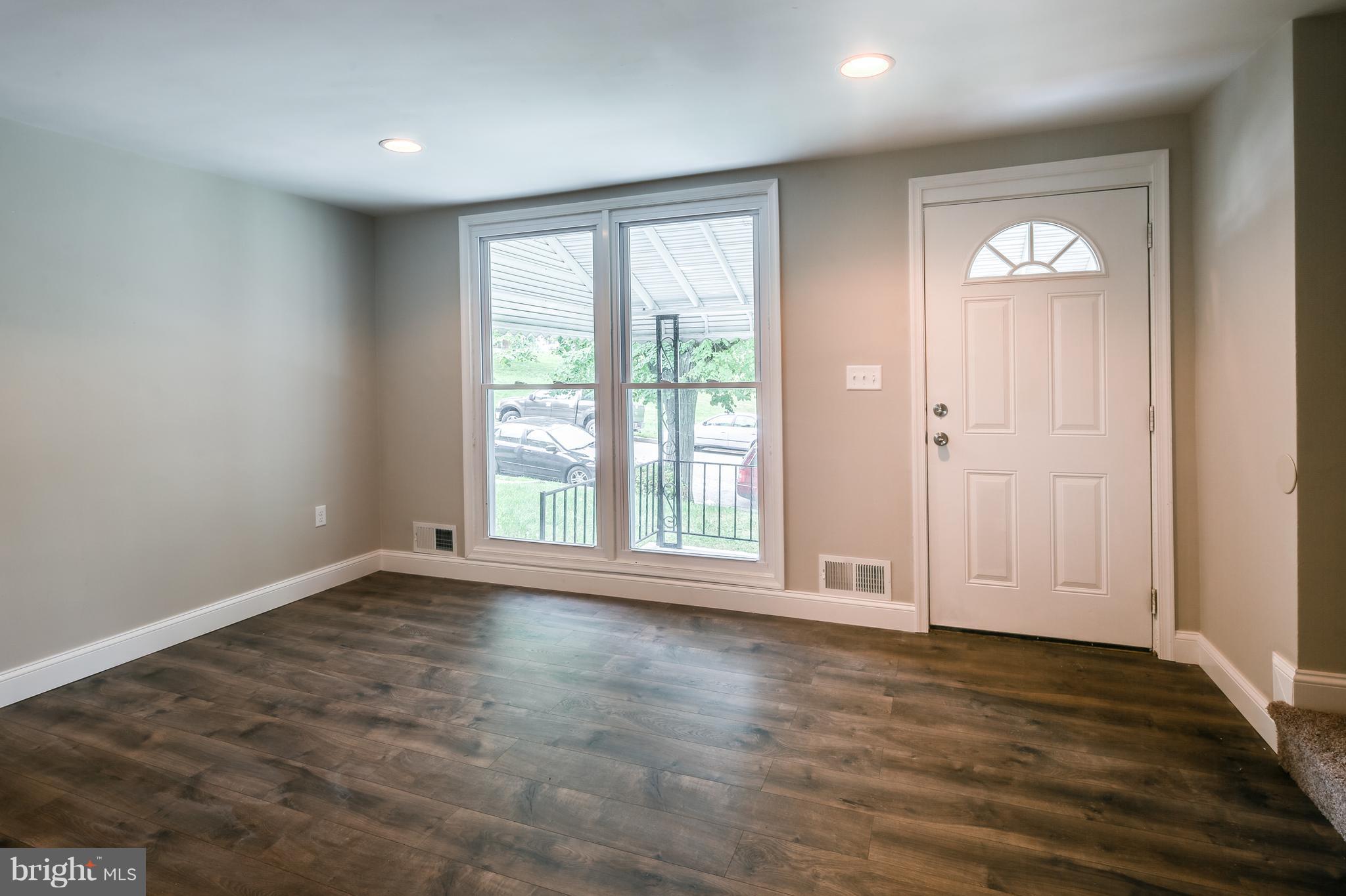 5315 Lothian Road Baltimore, MD 21212 - Photo 5 of 30 Living Room