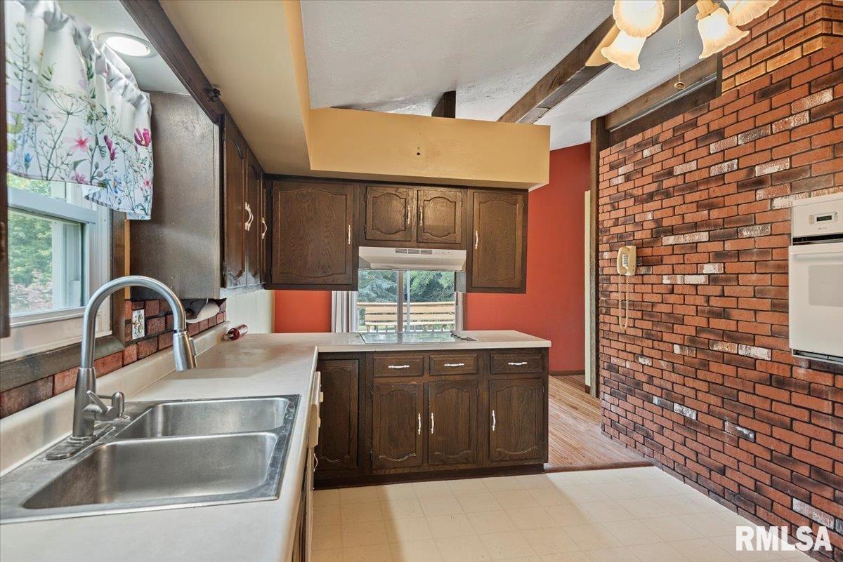 5016 Kinsinger Road Pleasant Plains, IL 62677 - Photo 11 of 40 Gallery Image 11