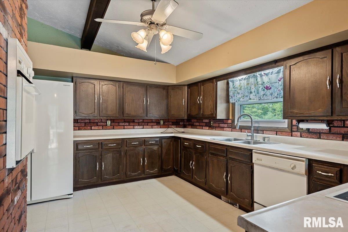 5016 Kinsinger Road Pleasant Plains, IL 62677 - Photo 12 of 40 Gallery Image 12