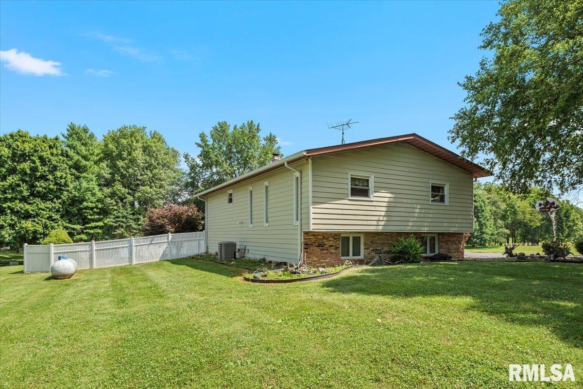 5016 Kinsinger Road Pleasant Plains, IL 62677 - Photo 3 of 40 Gallery Image 3