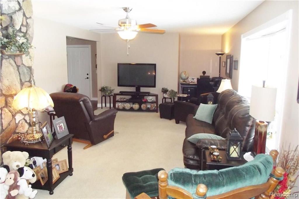 4900 Stow Road Fowlerville, MI 48836 - Photo 10 of 18