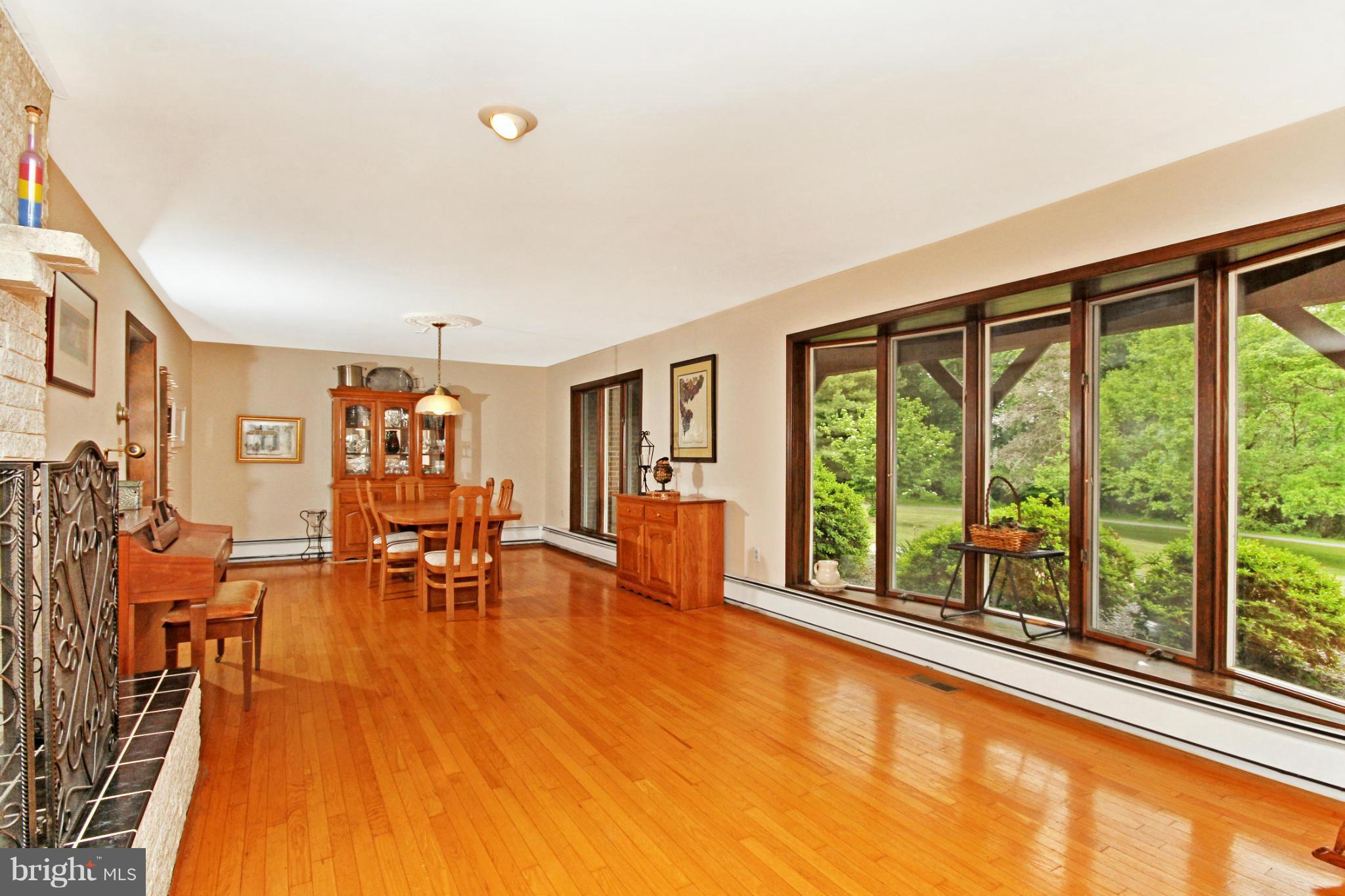 5252 Braddock Road Woodbine, MD 21797 - Photo 8 of 25 Living Room