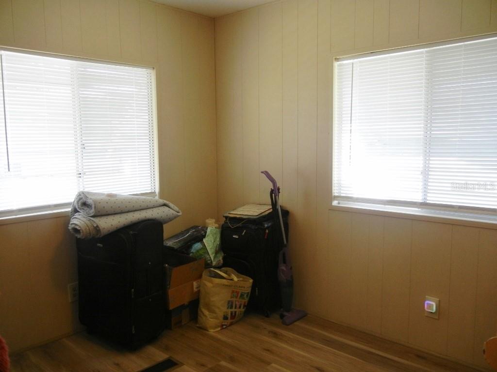 212 Rue De Pont Tavares, FL 32778 - Photo 26 of 36 a close up of a window