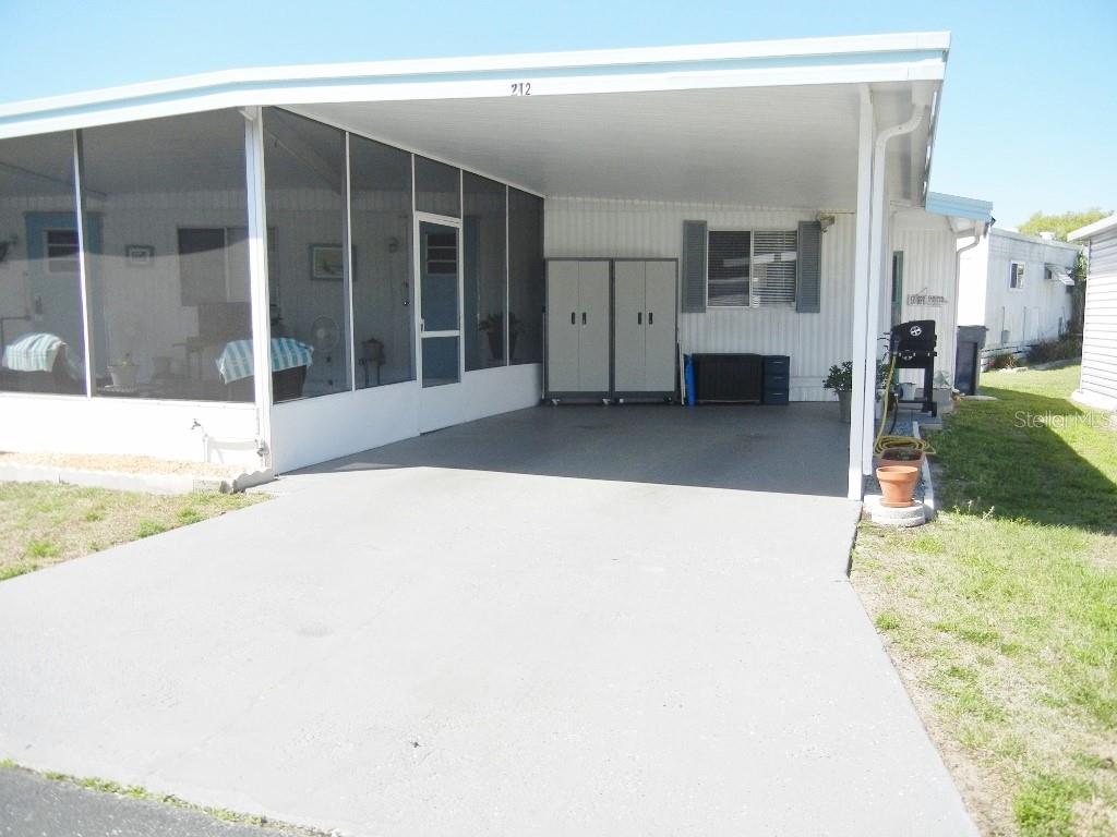 212 Rue De Pont Tavares, FL 32778 - Photo 34 of 36 a swimming pool with yard in front of it