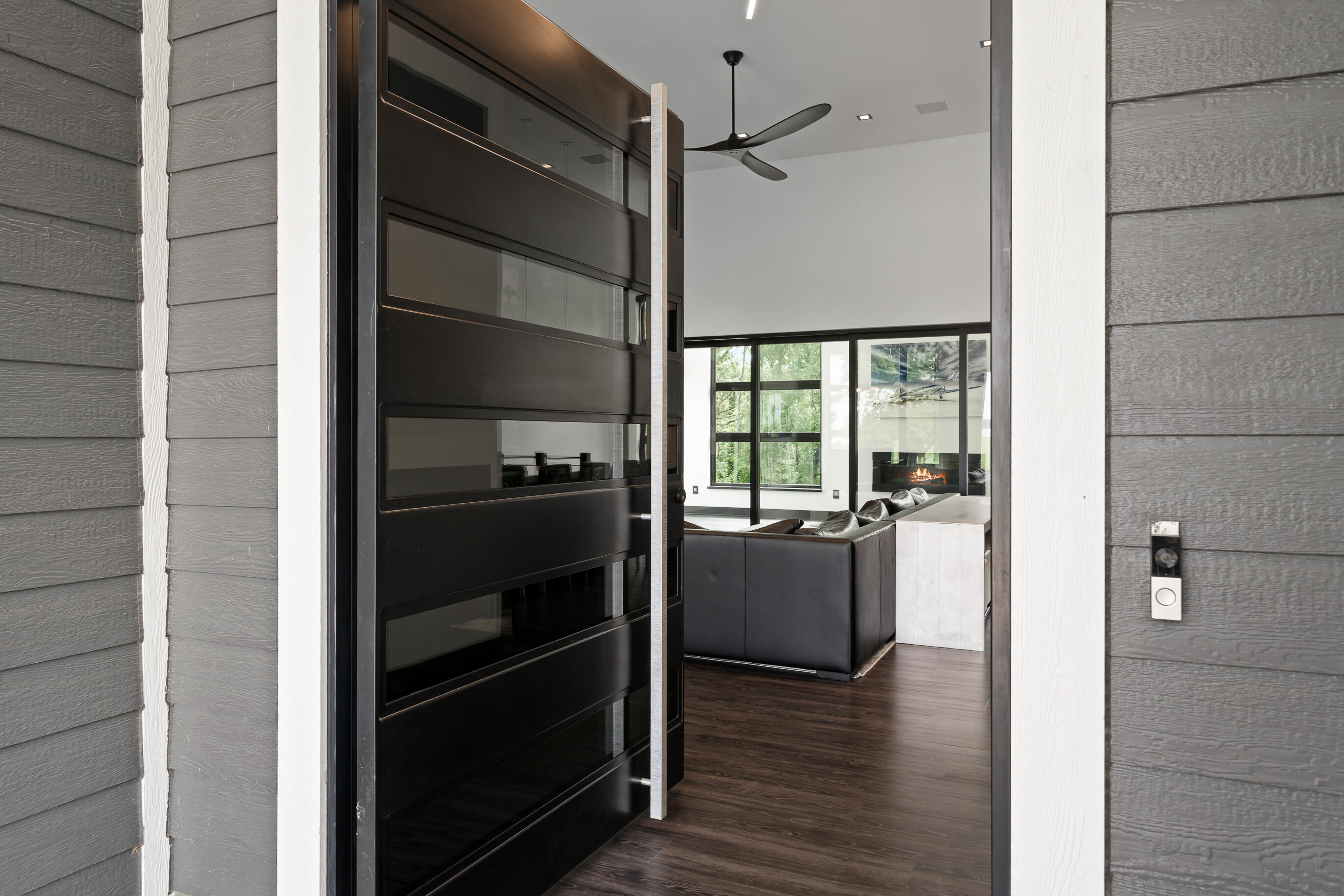 W3830 Scotch Bush Road Lafayette, WI 53121 - Photo 7 of 135 Entryway