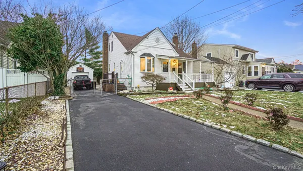 $825,000 | 2496 Camp Avenue, North Bellmore, NY 11710