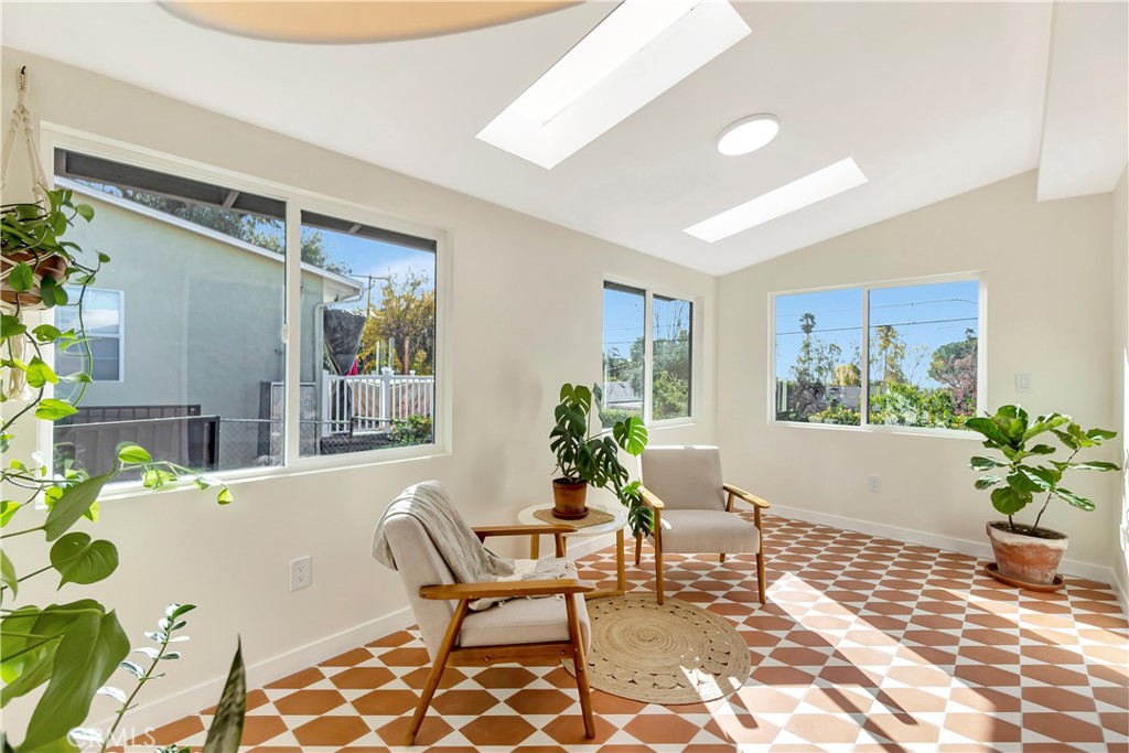 68 Laurel Drive Altadena, CA 91001 - Photo 25 of 59 a living room with furniture and a potted plant