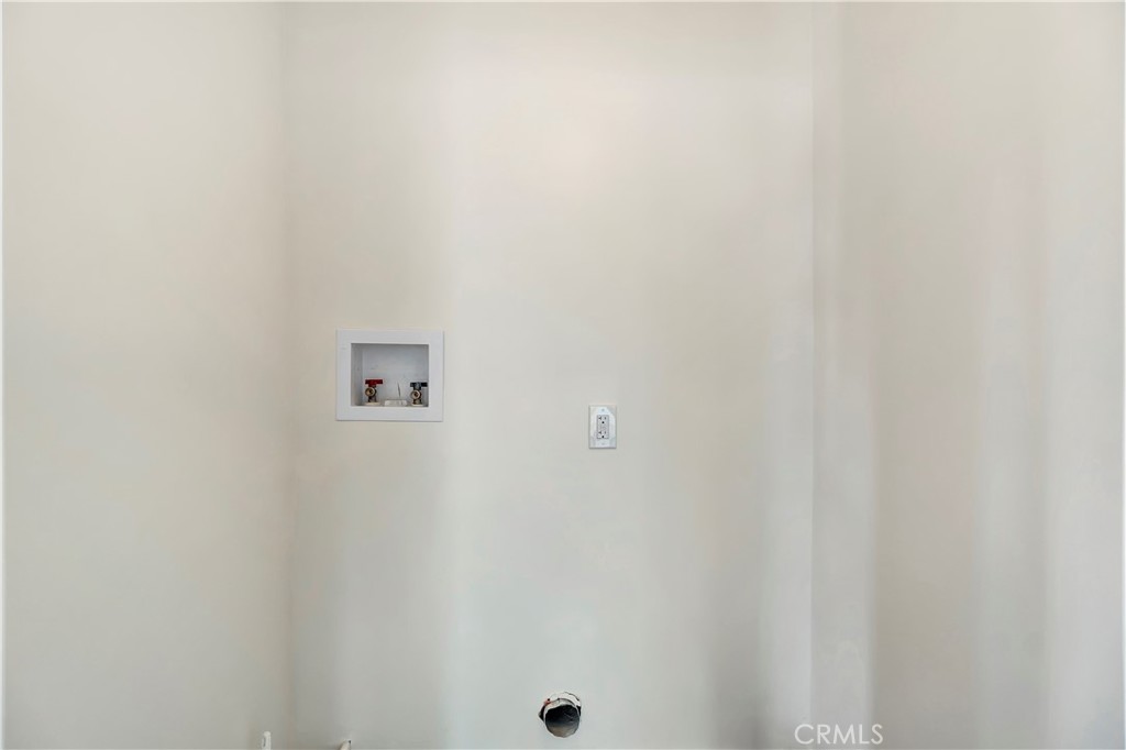 68 Laurel Drive Altadena, CA 91001 - Photo 38 of 59 Laundry room