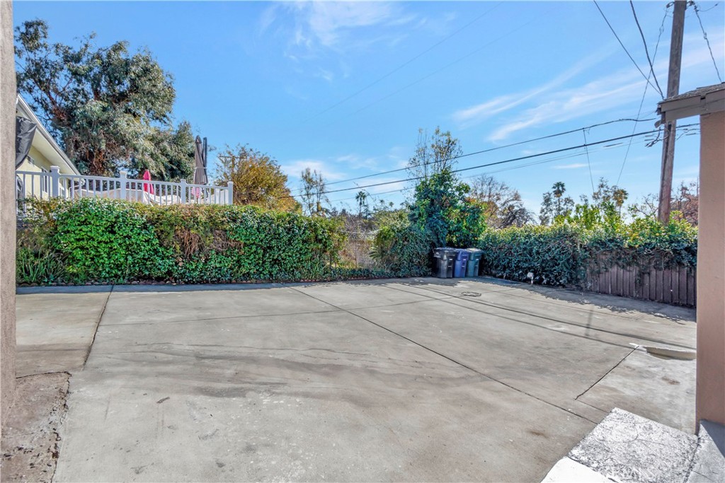 68 Laurel Drive Altadena, CA 91001 - Photo 41 of 59 a view of a street with a building in the background