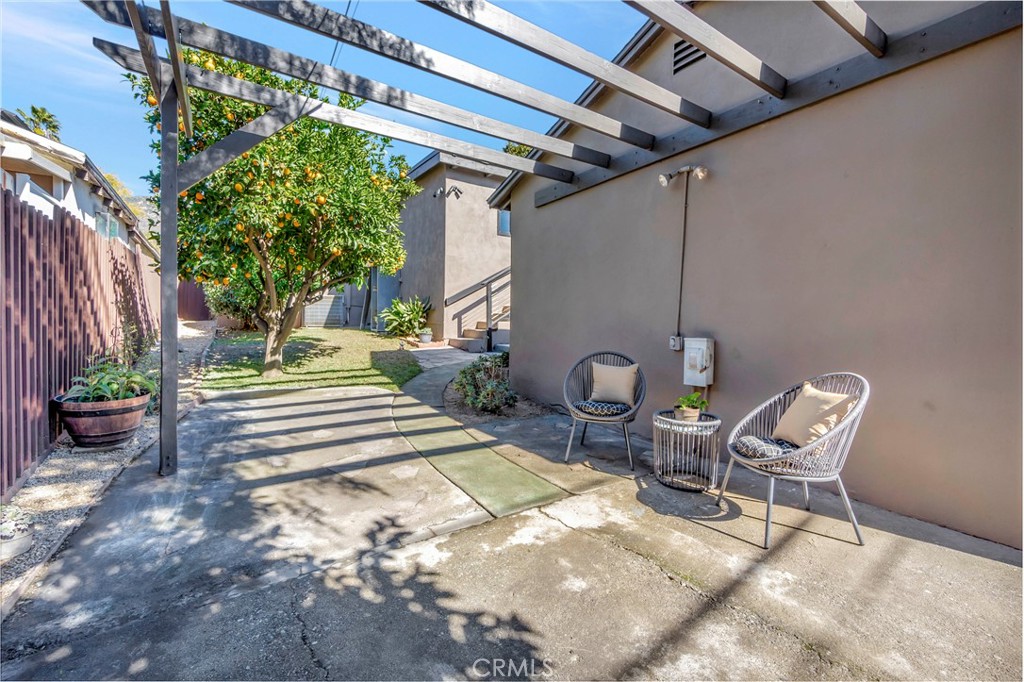 68 Laurel Drive Altadena, CA 91001 - Photo 45 of 59 a view of a chairs and table in the patio