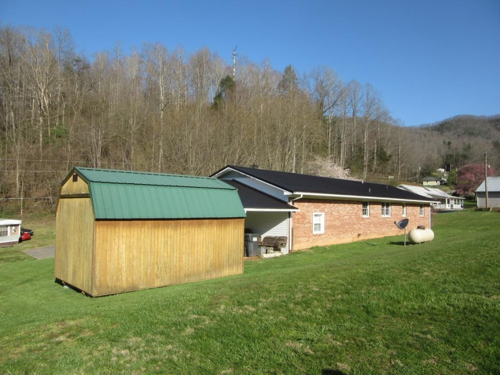 122 Morton Road Hampton, TN 37658 - Photo 7 of 34 Photo 7