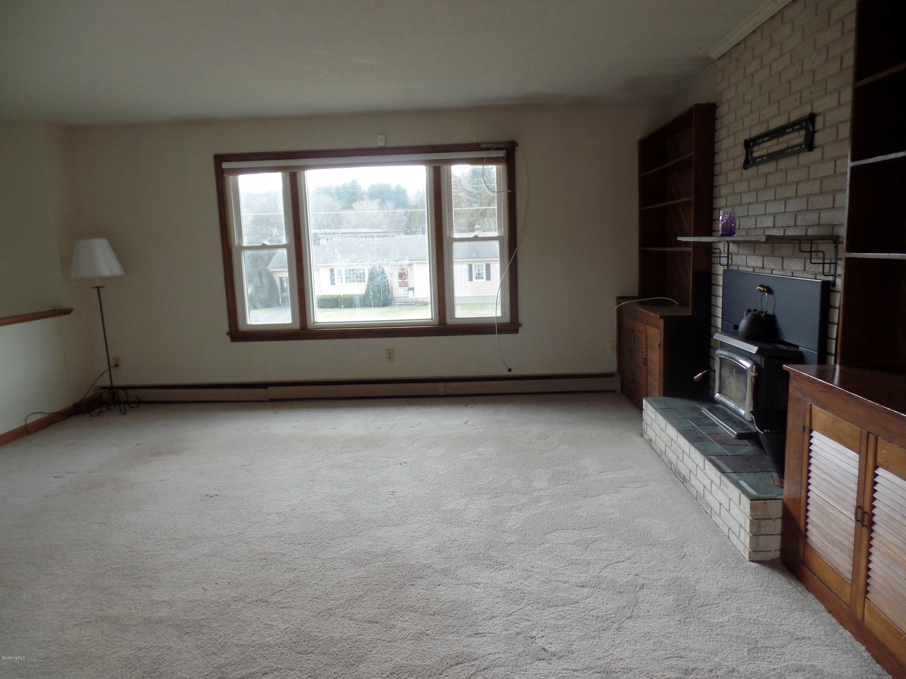 118 Oak Hill Road Pittsfield, MA 01201 - Photo 2 of 35 Living room (2)