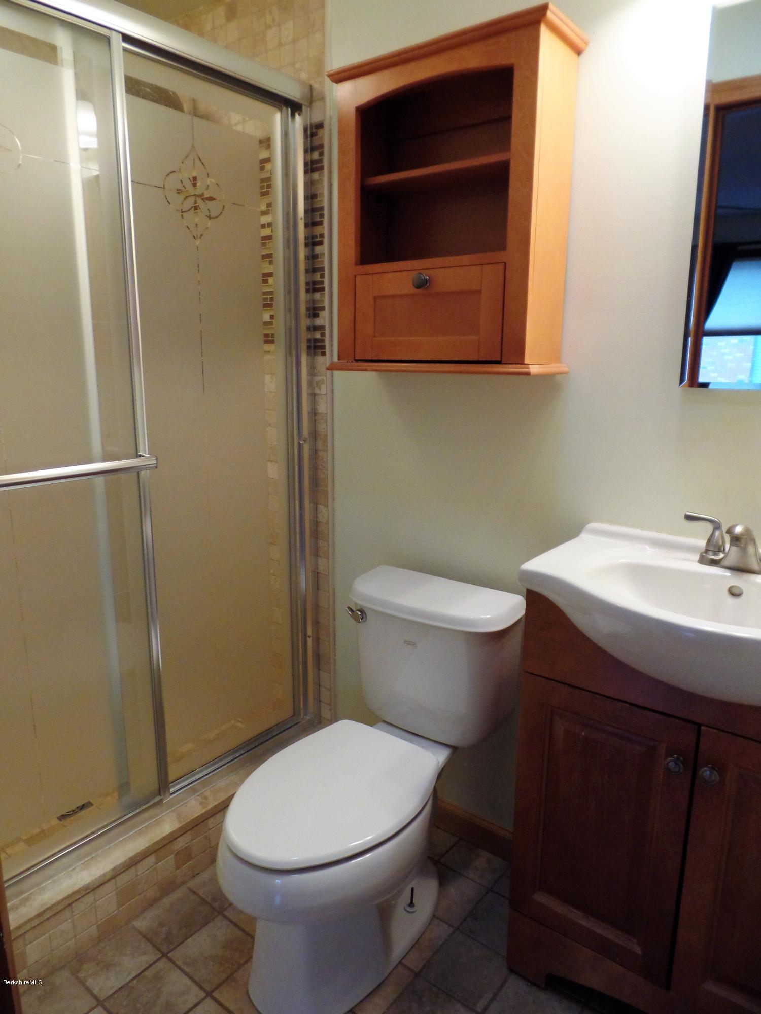 118 Oak Hill Road Pittsfield, MA 01201 - Photo 18 of 35 Master bath