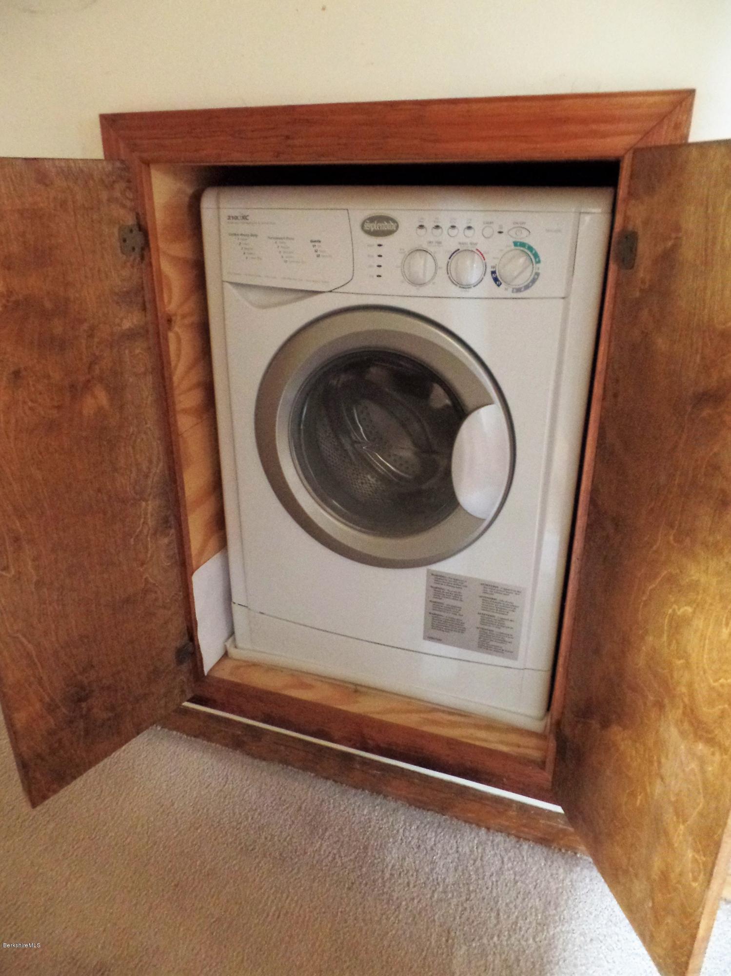 118 Oak Hill Road Pittsfield, MA 01201 - Photo 20 of 35 1st floor washer-dryer