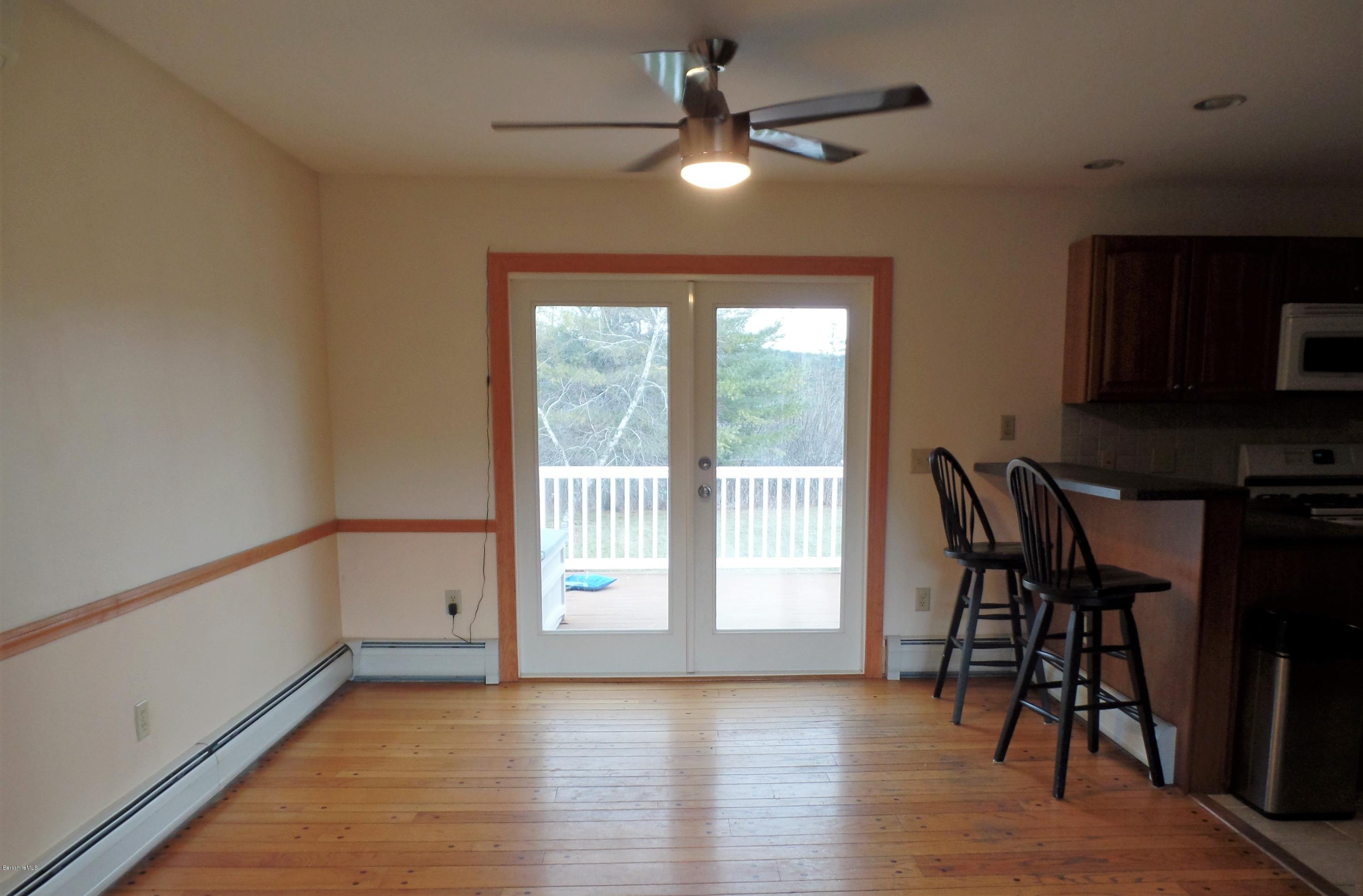 118 Oak Hill Road Pittsfield, MA 01201 - Photo 4 of 35 Dining room