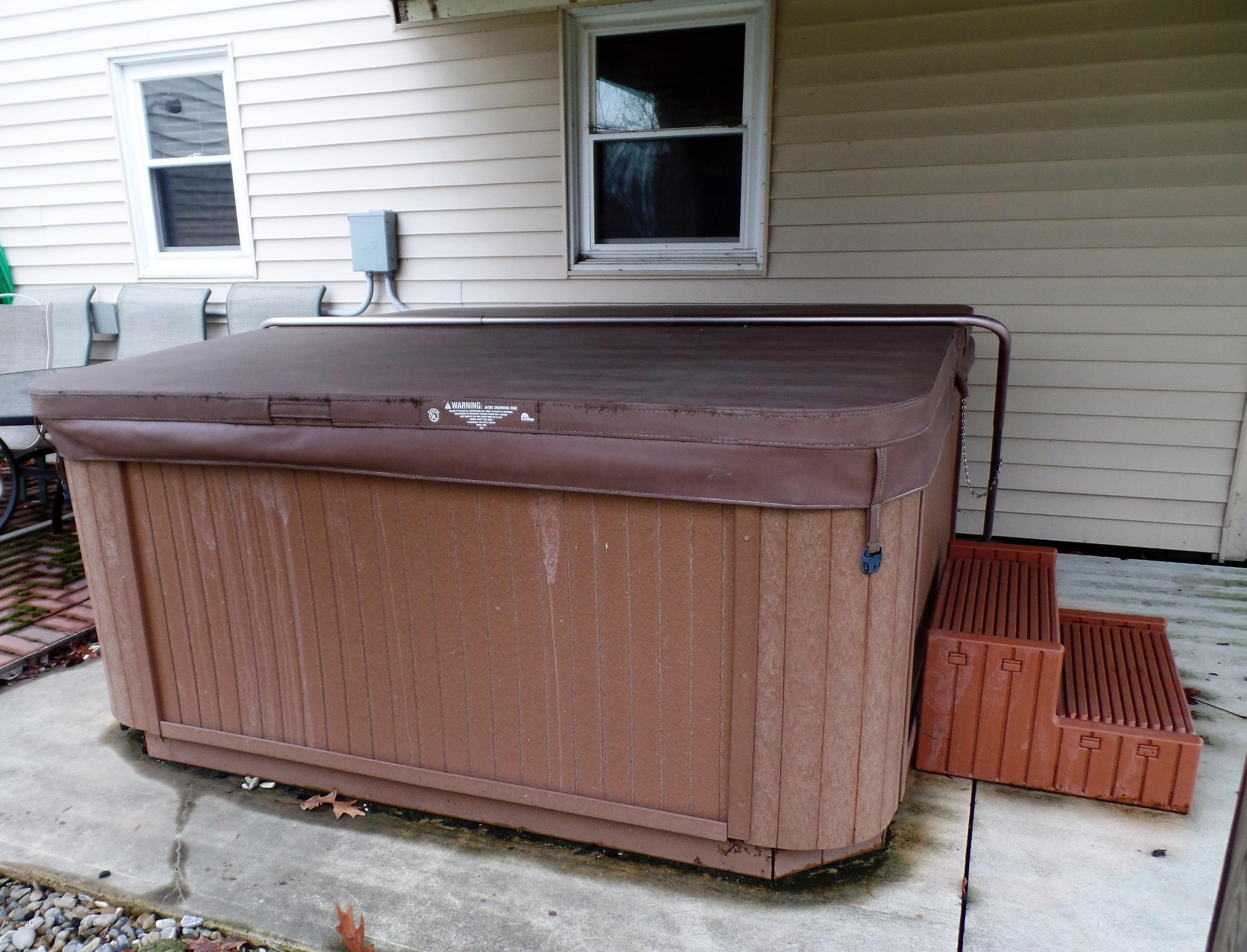 118 Oak Hill Road Pittsfield, MA 01201 - Photo 31 of 35 Hot tub