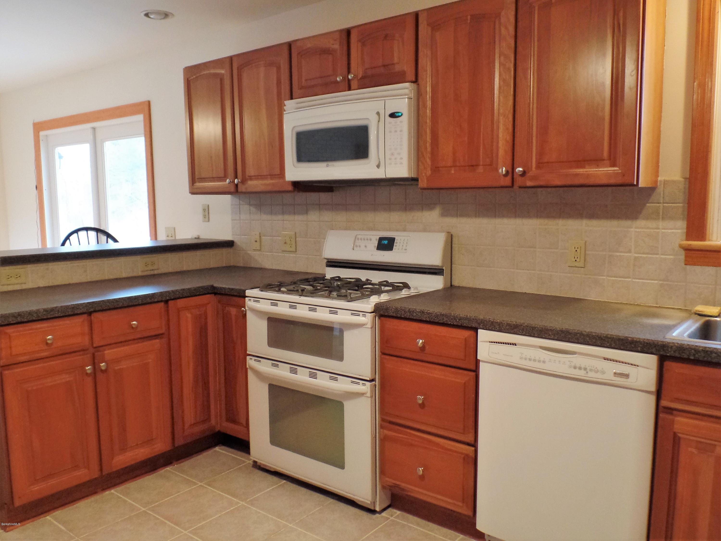 118 Oak Hill Road Pittsfield, MA 01201 - Photo 6 of 35 Kitchen