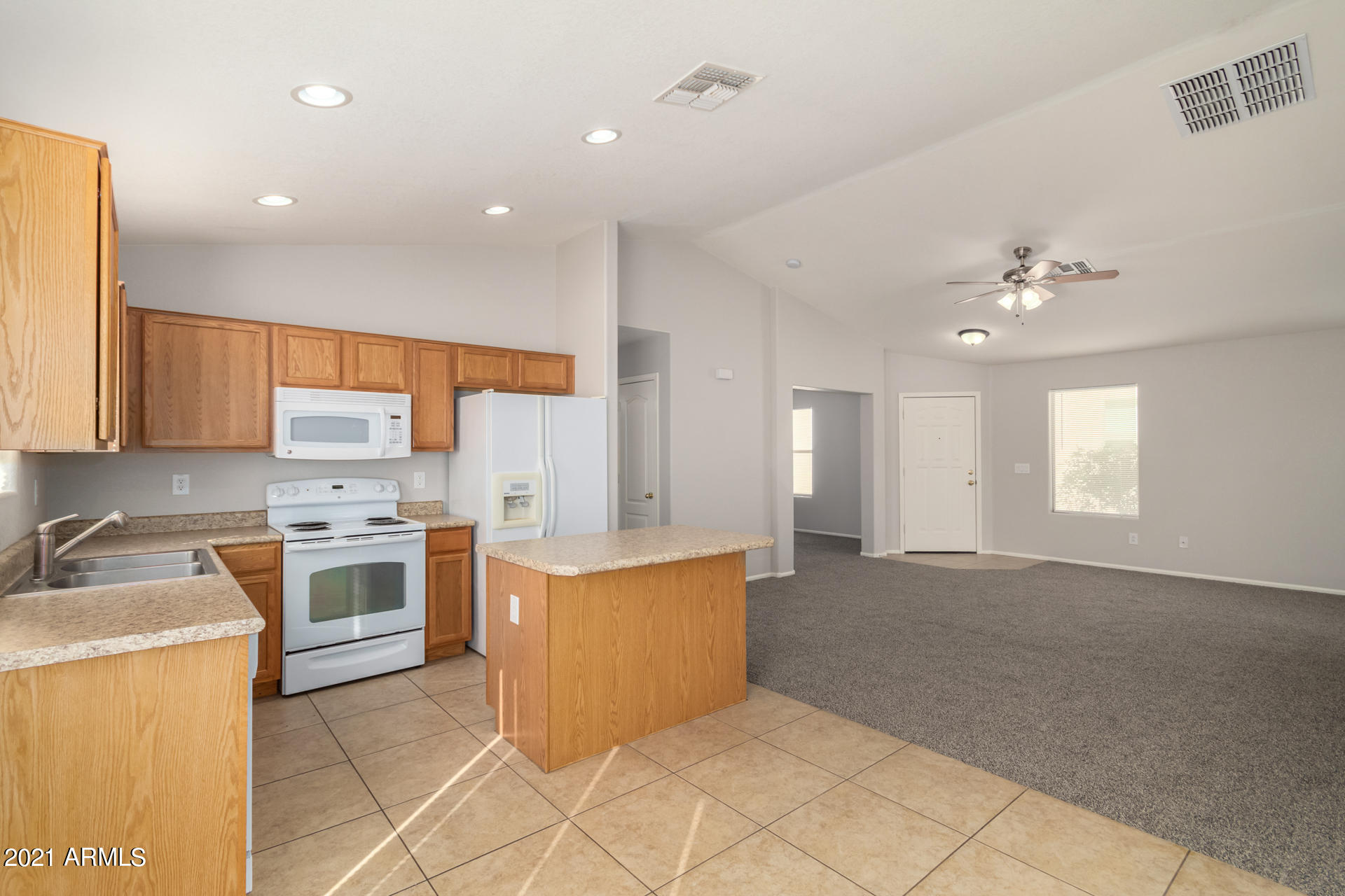 4185 East Azurite Road San Tan Valley, AZ 85143 - Photo 11 of 23 0010-Azurite 10