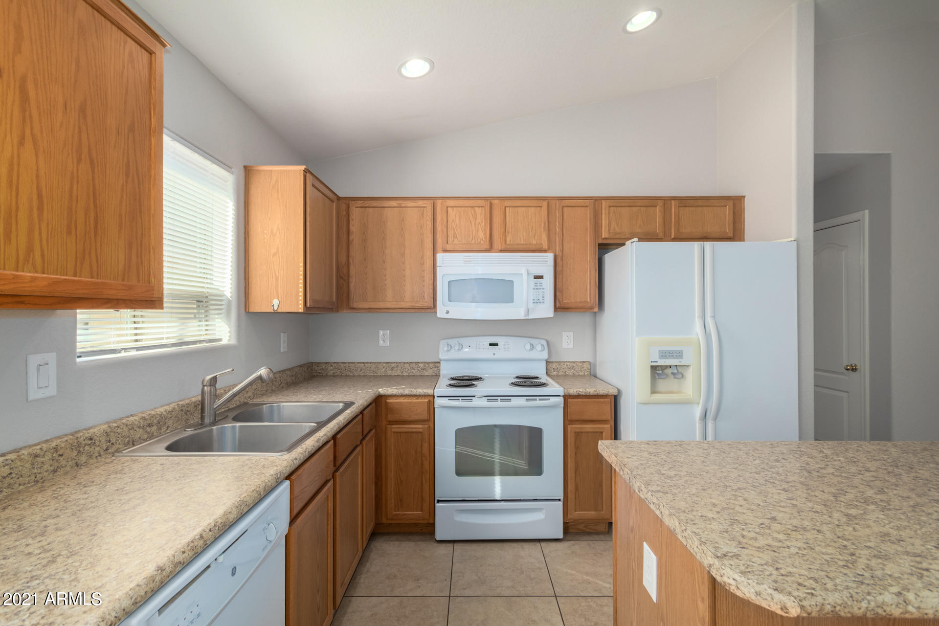 4185 East Azurite Road San Tan Valley, AZ 85143 - Photo 12 of 23 0011-Azurite 11