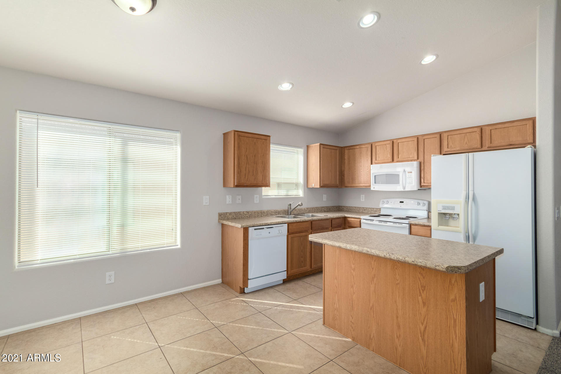 4185 East Azurite Road San Tan Valley, AZ 85143 - Photo 10 of 23 0009-Azurite 8